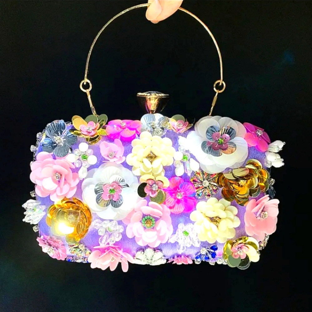 Stunning STATEMENT Clutch ~ 3D Beaded Flowers 🌸🏵 Rhinestones 💎, Metal Closure - Picture 2 of 9